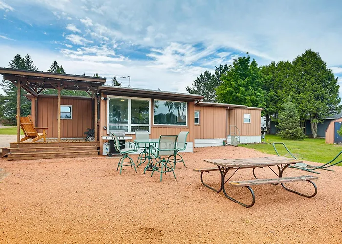 Rhinelander Vacation Rental W/ Yard On Venus Lake!