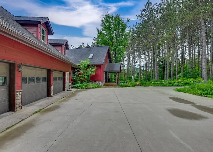 Hot Tub & Private Sauna: Wausau Family Home